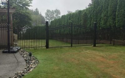 Differences between Chain Link Fence and Wooden Fence